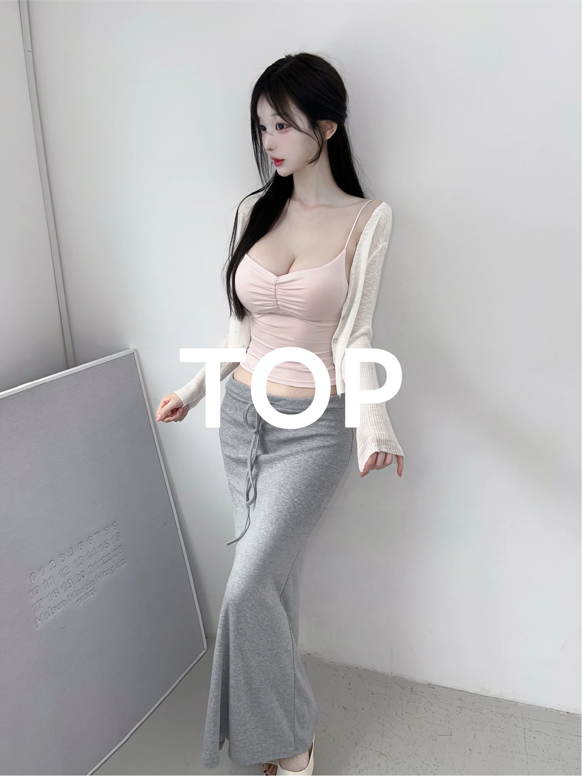 TOP — 은은하게 여리한 실루엣의 완성